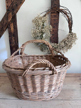 Load image into Gallery viewer, French fruit picking basket