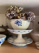 Load image into Gallery viewer, Large floral café au lait bowl

