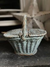 Load image into Gallery viewer, Pretty French sewing basket
