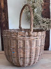 Load image into Gallery viewer, Apple basket

