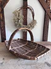 Load image into Gallery viewer, Flower picking basket
