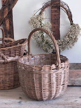 Load image into Gallery viewer, Apple basket
